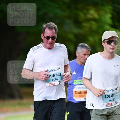 31.08.2025 - 21. Blankeneser Heldenlauf Dr. Thomas Lammeyer http://msf.ph/oto/8643031 31.08.2025 11:08:40 Laufen 4087, 5207, 4088 meine-sportfotos.de