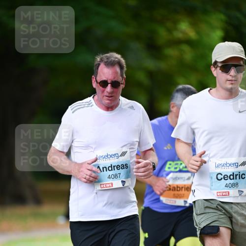 31.08.2025 - 21. Blankeneser Heldenlauf Dr. Thomas Lammeyer http://msf.ph/oto/8643032 31.08.2025 11:08:41 Laufen 4087, 5207, 4088 meine-sportfotos.de