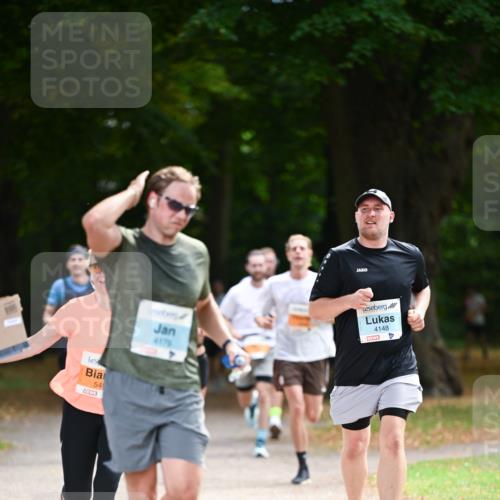 31.08.2025 - 21. Blankeneser Heldenlauf Dr. Thomas Lammeyer http://msf.ph/oto/8643044 31.08.2025 11:08:42 Laufen 549, 4176, 4148 meine-sportfotos.de