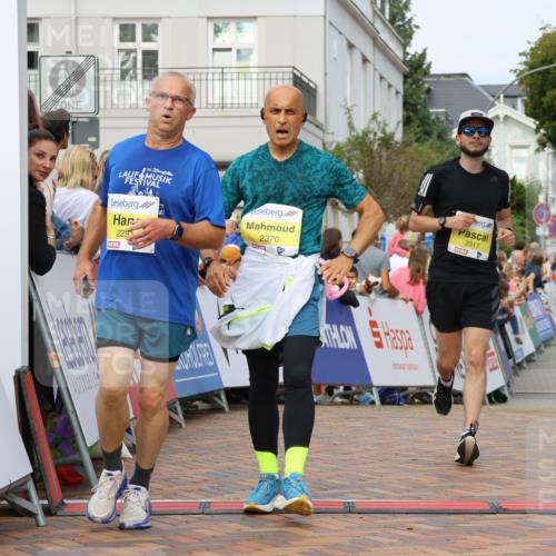 31.08.2025 - 21. Blankeneser Heldenlauf Strokosch-Dieckow http://msf.ph/oto/8643512 31.08.2025 10:24:40 Ziel 2317, 2698, 2716, 2662, 2370, 2291 meine-sportfotos.de