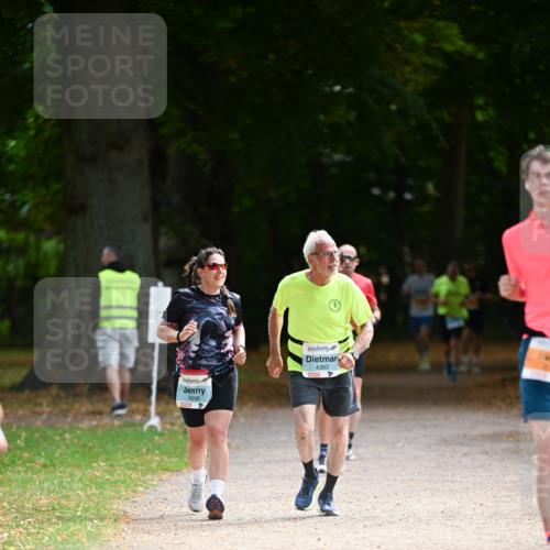 31.08.2025 - 21. Blankeneser Heldenlauf Dr. Thomas Lammeyer http://msf.ph/oto/8643513 31.08.2025 11:09:57 Laufen 4398, 4393 meine-sportfotos.de