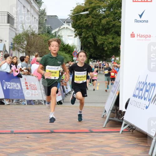 31.08.2025 - 21. Blankeneser Heldenlauf Strokosch-Dieckow http://msf.ph/oto/8643935 31.08.2025 10:24:24 Ziel 2386, 2523 meine-sportfotos.de