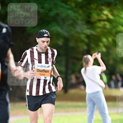 31.08.2025 - 21. Blankeneser Heldenlauf Dr. Thomas Lammeyer http://msf.ph/oto/8644122 31.08.2025 11:12:02 Laufen 5242, 90 meine-sportfotos.de