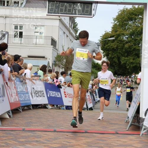 31.08.2025 - 21. Blankeneser Heldenlauf Strokosch-Dieckow http://msf.ph/oto/8644172 31.08.2025 10:24:07 Ziel 2665, 2743, 2605 meine-sportfotos.de