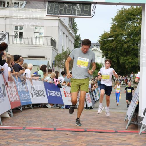 31.08.2025 - 21. Blankeneser Heldenlauf Strokosch-Dieckow http://msf.ph/oto/8644198 31.08.2025 10:24:07 Ziel 2665, 2743, 2605 meine-sportfotos.de