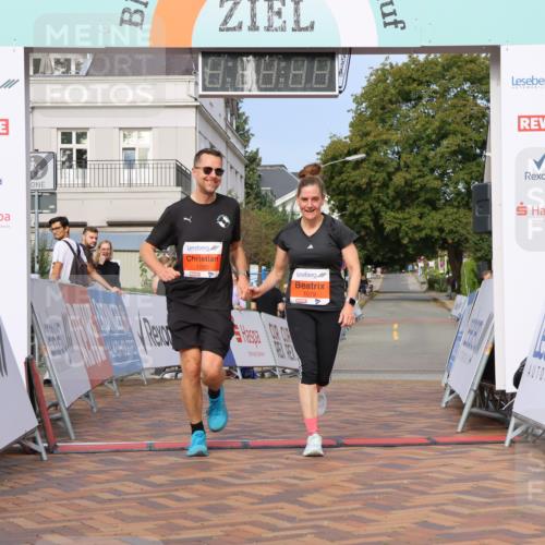 31.08.2025 - 21. Blankeneser Heldenlauf Strokosch-Dieckow http://msf.ph/oto/8644543 31.08.2025 10:04:45 Ziel 1080, 1079 meine-sportfotos.de