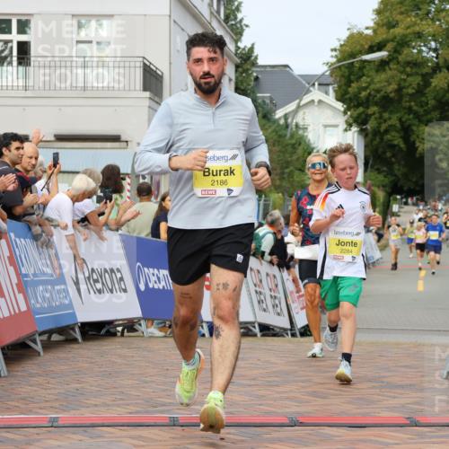 31.08.2025 - 21. Blankeneser Heldenlauf Strokosch-Dieckow http://msf.ph/oto/8644753 31.08.2025 10:23:36 Ziel 2186, 2071, 2284, 2618 meine-sportfotos.de