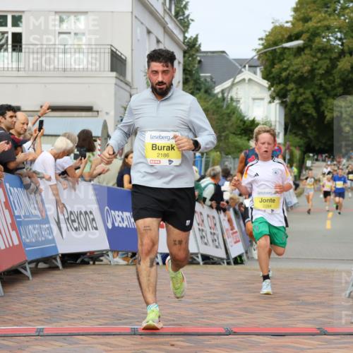 31.08.2025 - 21. Blankeneser Heldenlauf Strokosch-Dieckow http://msf.ph/oto/8644777 31.08.2025 10:23:36 Ziel 2186, 2071, 2284, 2618 meine-sportfotos.de