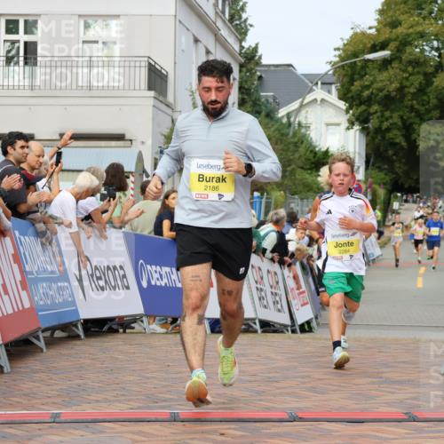 31.08.2025 - 21. Blankeneser Heldenlauf Strokosch-Dieckow http://msf.ph/oto/8644784 31.08.2025 10:23:36 Ziel 2186, 2071, 2284, 2618 meine-sportfotos.de