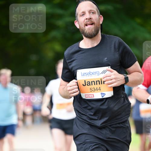 31.08.2025 - 21. Blankeneser Heldenlauf Dr. Thomas Lammeyer http://msf.ph/oto/8644847 31.08.2025 11:14:26 Laufen 5344 meine-sportfotos.de