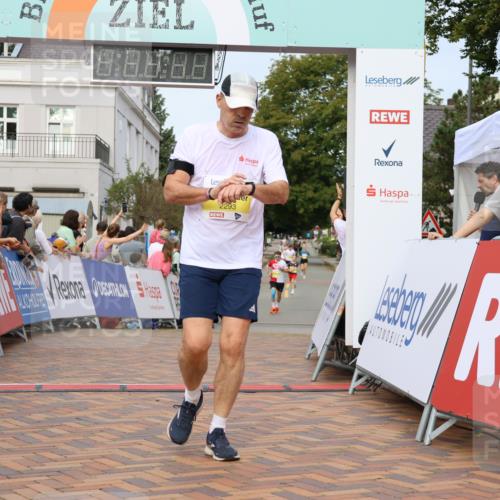 31.08.2025 - 21. Blankeneser Heldenlauf Strokosch-Dieckow http://msf.ph/oto/8645088 31.08.2025 10:23:11 Ziel 2654, 2701, 2293, 2394 meine-sportfotos.de