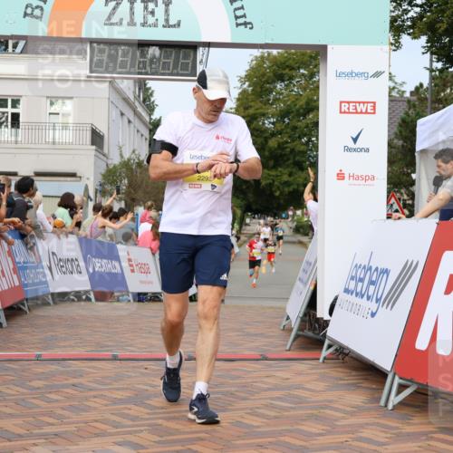 31.08.2025 - 21. Blankeneser Heldenlauf Strokosch-Dieckow http://msf.ph/oto/8645099 31.08.2025 10:23:11 Ziel 2654, 2701, 2293, 2394 meine-sportfotos.de