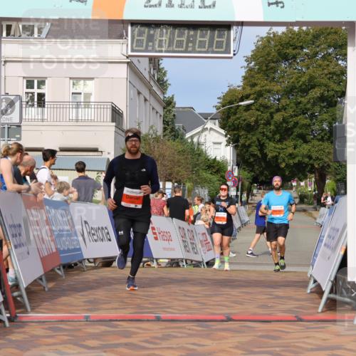31.08.2025 - 21. Blankeneser Heldenlauf Strokosch-Dieckow http://msf.ph/oto/8645252 31.08.2025 09:58:25 Ziel 1135, 1134, 1021, 1089 meine-sportfotos.de