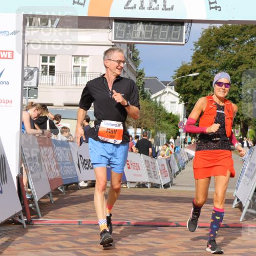 31.08.2025 - 21. Blankeneser Heldenlauf Strokosch-Dieckow http://msf.ph/oto/8645428 31.08.2025 09:57:06 Ziel 1068, 1067 meine-sportfotos.de