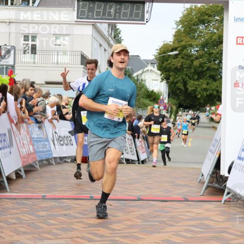 31.08.2025 - 21. Blankeneser Heldenlauf Strokosch-Dieckow http://msf.ph/oto/8645504 31.08.2025 10:22:32 Ziel 2702, 2722, 2612, 2017, 2476, 2412 meine-sportfotos.de