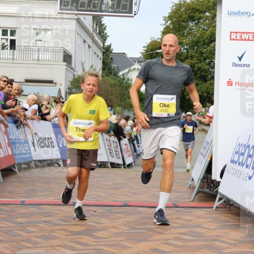 31.08.2025 - 21. Blankeneser Heldenlauf Strokosch-Dieckow http://msf.ph/oto/8645726 31.08.2025 10:22:19 Ziel 2180, 2535, 2536 meine-sportfotos.de