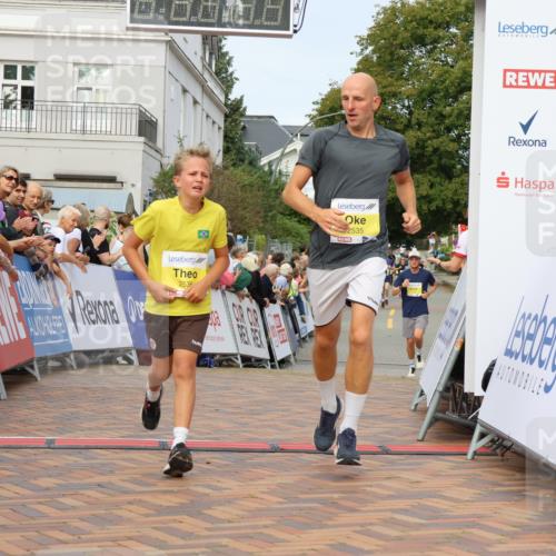 31.08.2025 - 21. Blankeneser Heldenlauf Strokosch-Dieckow http://msf.ph/oto/8645739 31.08.2025 10:22:19 Ziel 2180, 2535, 2536 meine-sportfotos.de