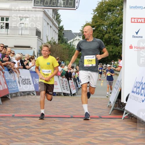 31.08.2025 - 21. Blankeneser Heldenlauf Strokosch-Dieckow http://msf.ph/oto/8645771 31.08.2025 10:22:18 Ziel 2676, 2535, 2536 meine-sportfotos.de