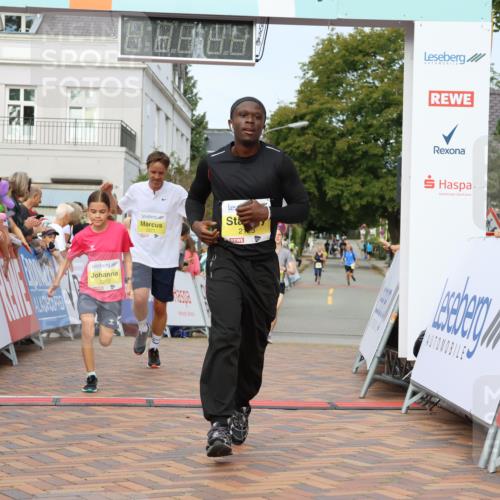 31.08.2025 - 21. Blankeneser Heldenlauf Strokosch-Dieckow http://msf.ph/oto/8646102 31.08.2025 10:21:55 Ziel 2720, 2526, 2123, 2272, 2271, 2273, 2408 meine-sportfotos.de