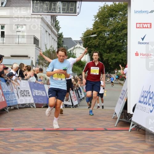 31.08.2025 - 21. Blankeneser Heldenlauf Strokosch-Dieckow http://msf.ph/oto/8646282 31.08.2025 10:21:51 Ziel 2720, 2526, 2123, 2272, 2271, 2273 meine-sportfotos.de