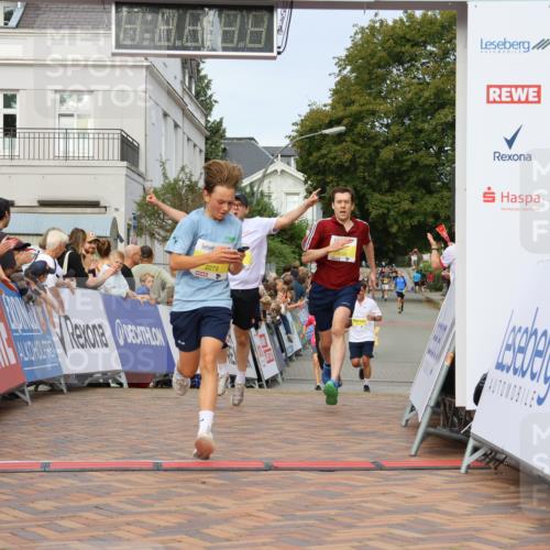 31.08.2025 - 21. Blankeneser Heldenlauf Strokosch-Dieckow http://msf.ph/oto/8646296 31.08.2025 10:21:50 Ziel 2720, 2526, 2123, 2273 meine-sportfotos.de