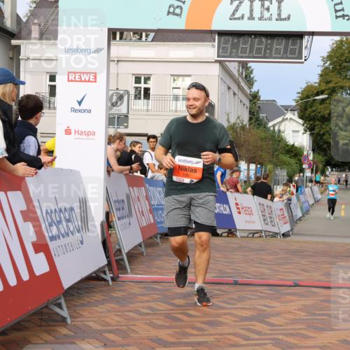 31.08.2025 - 21. Blankeneser Heldenlauf Strokosch-Dieckow http://msf.ph/oto/8646396 31.08.2025 09:52:58 Ziel 1058, 1061 meine-sportfotos.de