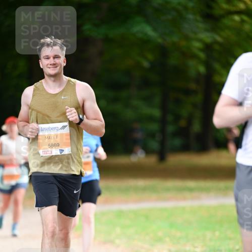 31.08.2025 - 21. Blankeneser Heldenlauf Dr. Thomas Lammeyer http://msf.ph/oto/8646655 31.08.2025 11:19:22 Laufen 5869 meine-sportfotos.de