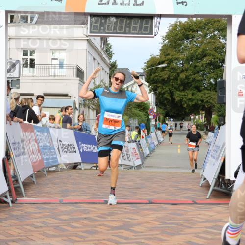 31.08.2025 - 21. Blankeneser Heldenlauf Strokosch-Dieckow http://msf.ph/oto/8648459 31.08.2025 09:47:34 Ziel 1149, 1004, 1142 meine-sportfotos.de