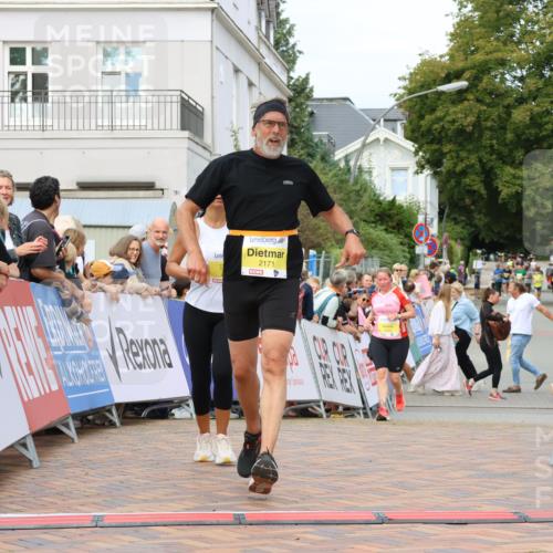 31.08.2025 - 21. Blankeneser Heldenlauf Strokosch-Dieckow http://msf.ph/oto/8649140 31.08.2025 10:34:07 Ziel 2378, 2563, 2724, 2120, 2171 meine-sportfotos.de