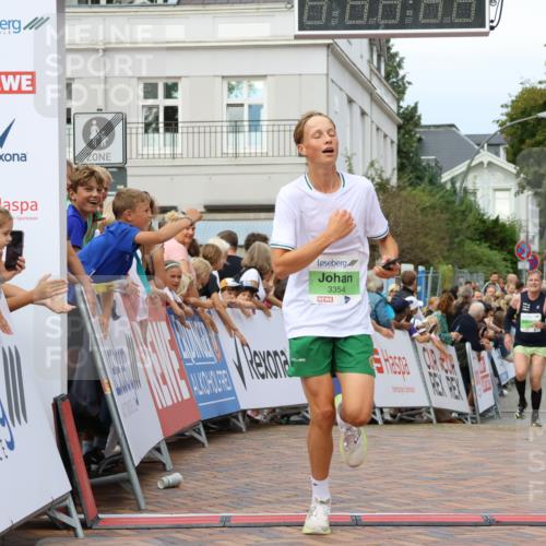 31.08.2025 - 21. Blankeneser Heldenlauf Strokosch-Dieckow http://msf.ph/oto/8649157 31.08.2025 10:50:27 Ziel 3699, 3354, 3564 meine-sportfotos.de