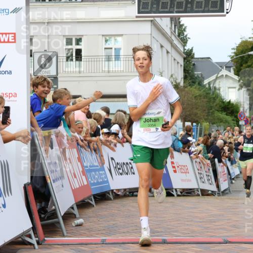 31.08.2025 - 21. Blankeneser Heldenlauf Strokosch-Dieckow http://msf.ph/oto/8649159 31.08.2025 10:50:27 Ziel 3699, 3354, 3564 meine-sportfotos.de