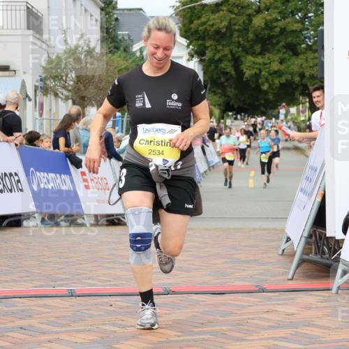 31.08.2025 - 21. Blankeneser Heldenlauf Strokosch-Dieckow http://msf.ph/oto/8649161 31.08.2025 10:33:51 Ziel 2530, 2534 meine-sportfotos.de