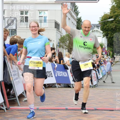 31.08.2025 - 21. Blankeneser Heldenlauf Strokosch-Dieckow http://msf.ph/oto/8649169 31.08.2025 10:50:11 Ziel 2315, 2245, 2313 meine-sportfotos.de