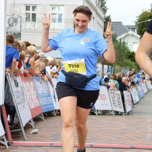 31.08.2025 - 21. Blankeneser Heldenlauf Strokosch-Dieckow http://msf.ph/oto/8649234 31.08.2025 10:49:41 Ziel 2434, 2432 meine-sportfotos.de