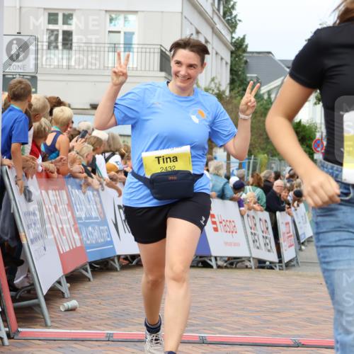 31.08.2025 - 21. Blankeneser Heldenlauf Strokosch-Dieckow http://msf.ph/oto/8649240 31.08.2025 10:49:40 Ziel 2434, 2432, 3329 meine-sportfotos.de