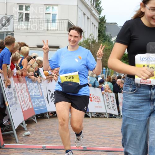 31.08.2025 - 21. Blankeneser Heldenlauf Strokosch-Dieckow http://msf.ph/oto/8649244 31.08.2025 10:49:40 Ziel 2434, 2432, 3329 meine-sportfotos.de
