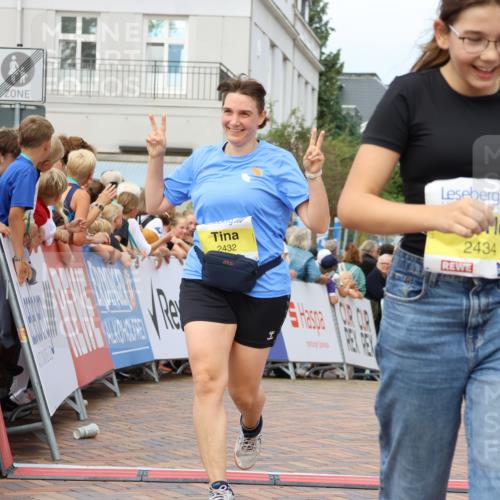 31.08.2025 - 21. Blankeneser Heldenlauf Strokosch-Dieckow http://msf.ph/oto/8649245 31.08.2025 10:49:40 Ziel 2434, 2432, 3329 meine-sportfotos.de