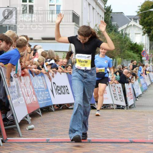 31.08.2025 - 21. Blankeneser Heldenlauf Strokosch-Dieckow http://msf.ph/oto/8649246 31.08.2025 10:49:38 Ziel 2434, 2432, 3329 meine-sportfotos.de