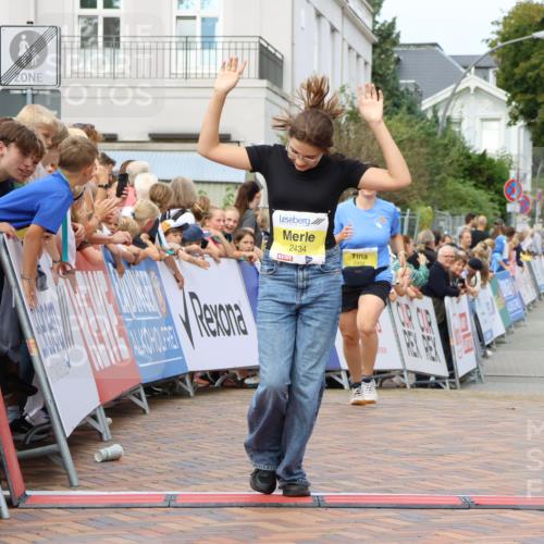 31.08.2025 - 21. Blankeneser Heldenlauf Strokosch-Dieckow http://msf.ph/oto/8649249 31.08.2025 10:49:38 Ziel 2434, 2432, 3329 meine-sportfotos.de