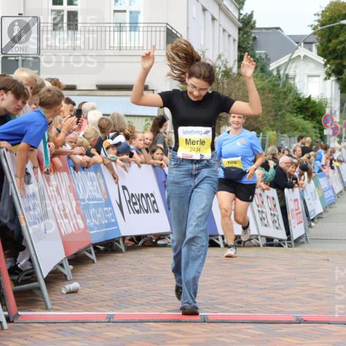 31.08.2025 - 21. Blankeneser Heldenlauf Strokosch-Dieckow http://msf.ph/oto/8649252 31.08.2025 10:49:38 Ziel 2434, 2432, 3329 meine-sportfotos.de