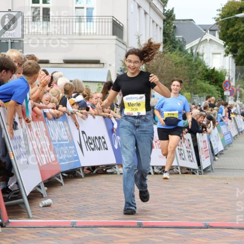 31.08.2025 - 21. Blankeneser Heldenlauf Strokosch-Dieckow http://msf.ph/oto/8649258 31.08.2025 10:49:37 Ziel 2434, 2432, 3414, 3329 meine-sportfotos.de