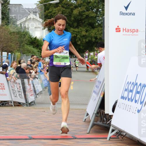 31.08.2025 - 21. Blankeneser Heldenlauf Strokosch-Dieckow http://msf.ph/oto/8649275 31.08.2025 10:49:33 Ziel 2434, 3414, 3329 meine-sportfotos.de