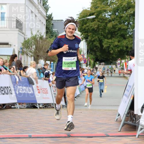 31.08.2025 - 21. Blankeneser Heldenlauf Strokosch-Dieckow http://msf.ph/oto/8649304 31.08.2025 10:49:29 Ziel 3414, 3329 meine-sportfotos.de