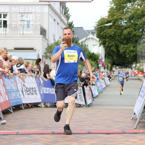 31.08.2025 - 21. Blankeneser Heldenlauf Strokosch-Dieckow http://msf.ph/oto/8649326 31.08.2025 10:49:15 Ziel 2562, 2561 meine-sportfotos.de