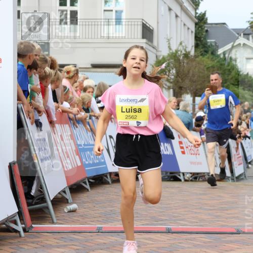 31.08.2025 - 21. Blankeneser Heldenlauf Strokosch-Dieckow http://msf.ph/oto/8649333 31.08.2025 10:49:12 Ziel 2562, 2561 meine-sportfotos.de
