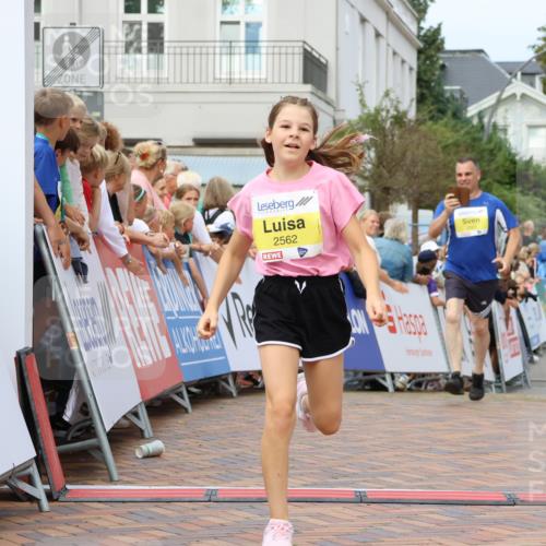 31.08.2025 - 21. Blankeneser Heldenlauf Strokosch-Dieckow http://msf.ph/oto/8649334 31.08.2025 10:49:12 Ziel 2562, 2561 meine-sportfotos.de