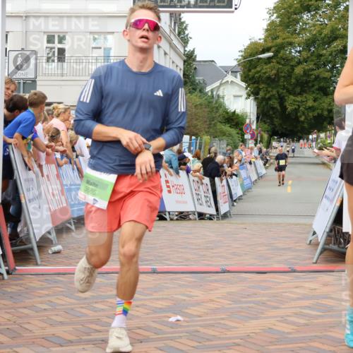 31.08.2025 - 21. Blankeneser Heldenlauf Strokosch-Dieckow http://msf.ph/oto/8649374 31.08.2025 10:48:30 Ziel 3692, 3686 meine-sportfotos.de