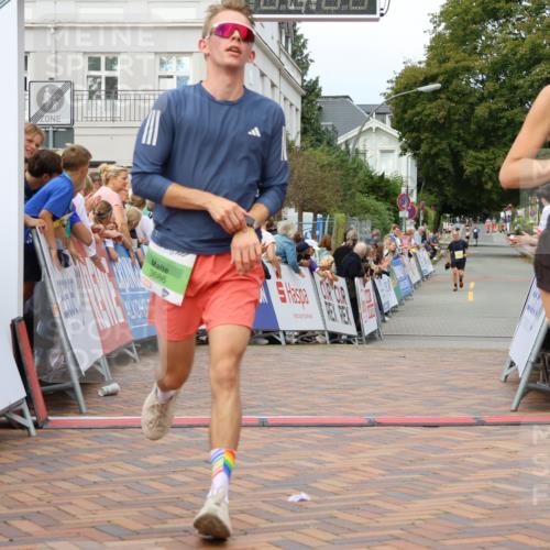 31.08.2025 - 21. Blankeneser Heldenlauf Strokosch-Dieckow http://msf.ph/oto/8649375 31.08.2025 10:48:30 Ziel 3692, 3686 meine-sportfotos.de