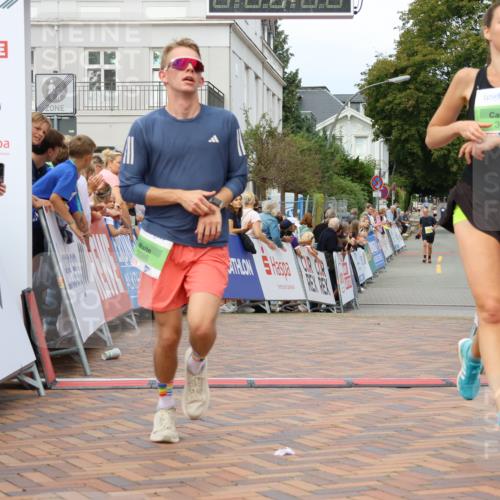 31.08.2025 - 21. Blankeneser Heldenlauf Strokosch-Dieckow http://msf.ph/oto/8649378 31.08.2025 10:48:30 Ziel 3692, 3686 meine-sportfotos.de