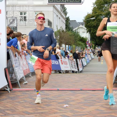 31.08.2025 - 21. Blankeneser Heldenlauf Strokosch-Dieckow http://msf.ph/oto/8649379 31.08.2025 10:48:30 Ziel 3692, 3686 meine-sportfotos.de